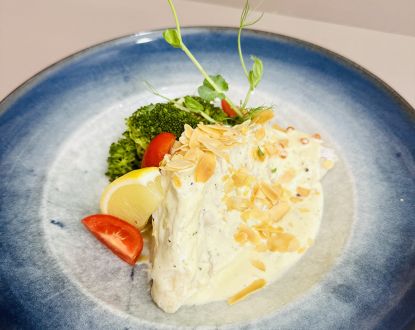 Треска на пару с брокколи и соусом БерБлан